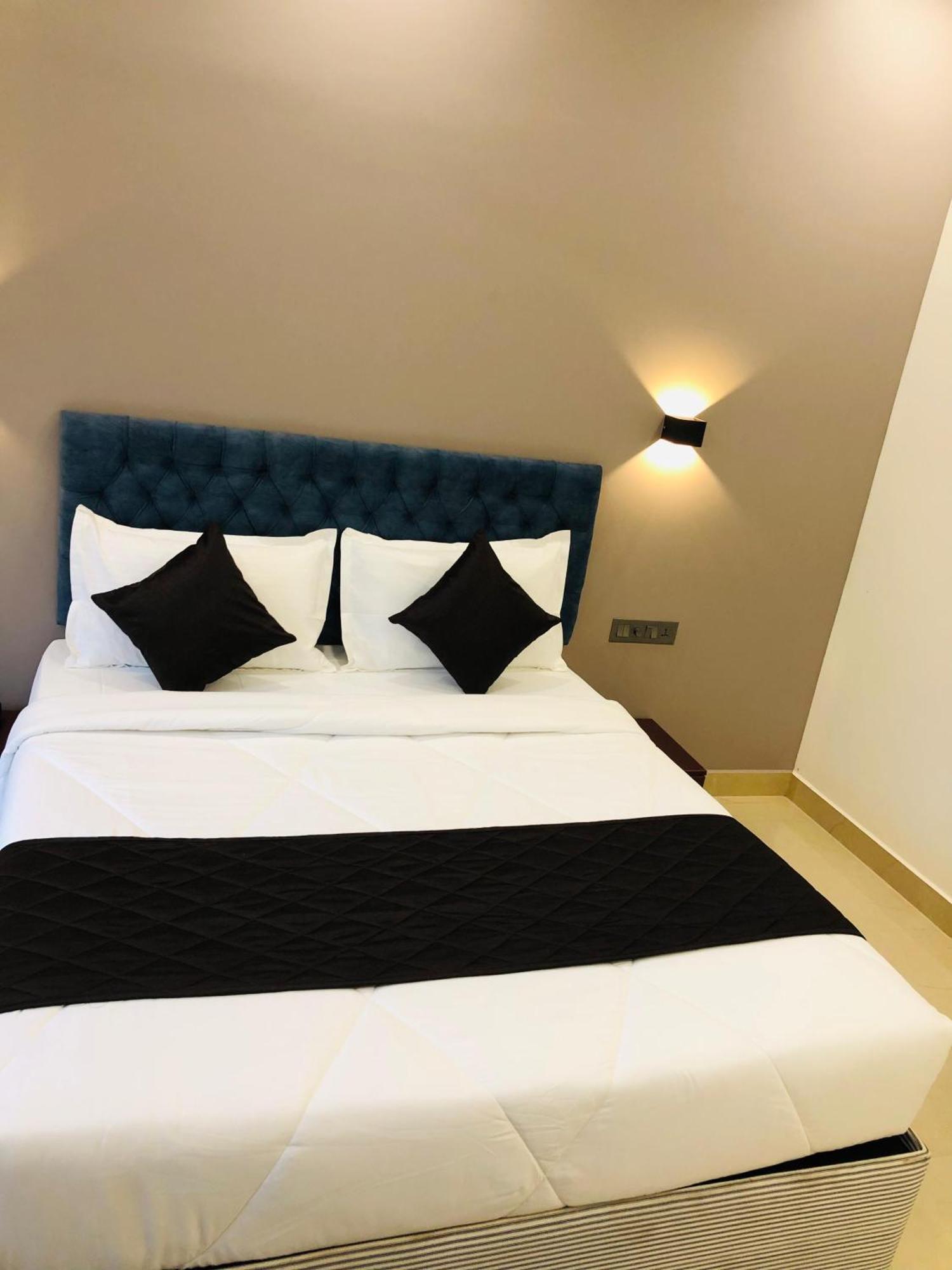 The Lotaz Hotel Kochi エクステリア 写真