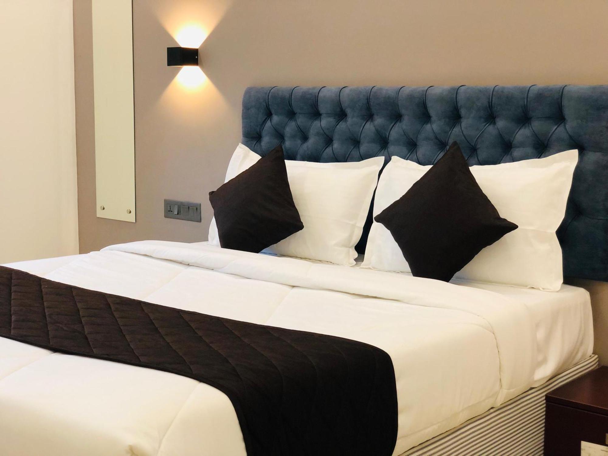 The Lotaz Hotel Kochi エクステリア 写真