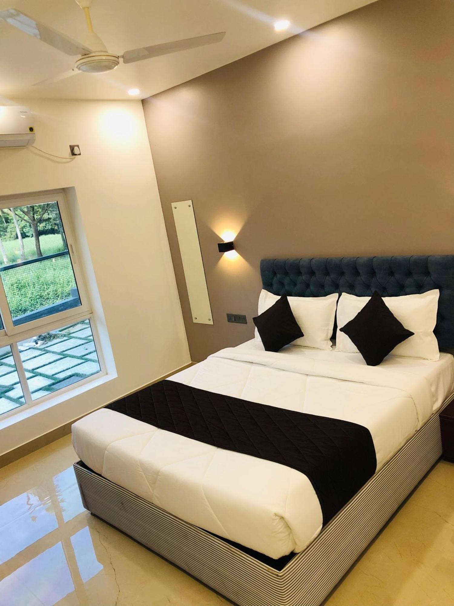 The Lotaz Hotel Kochi エクステリア 写真