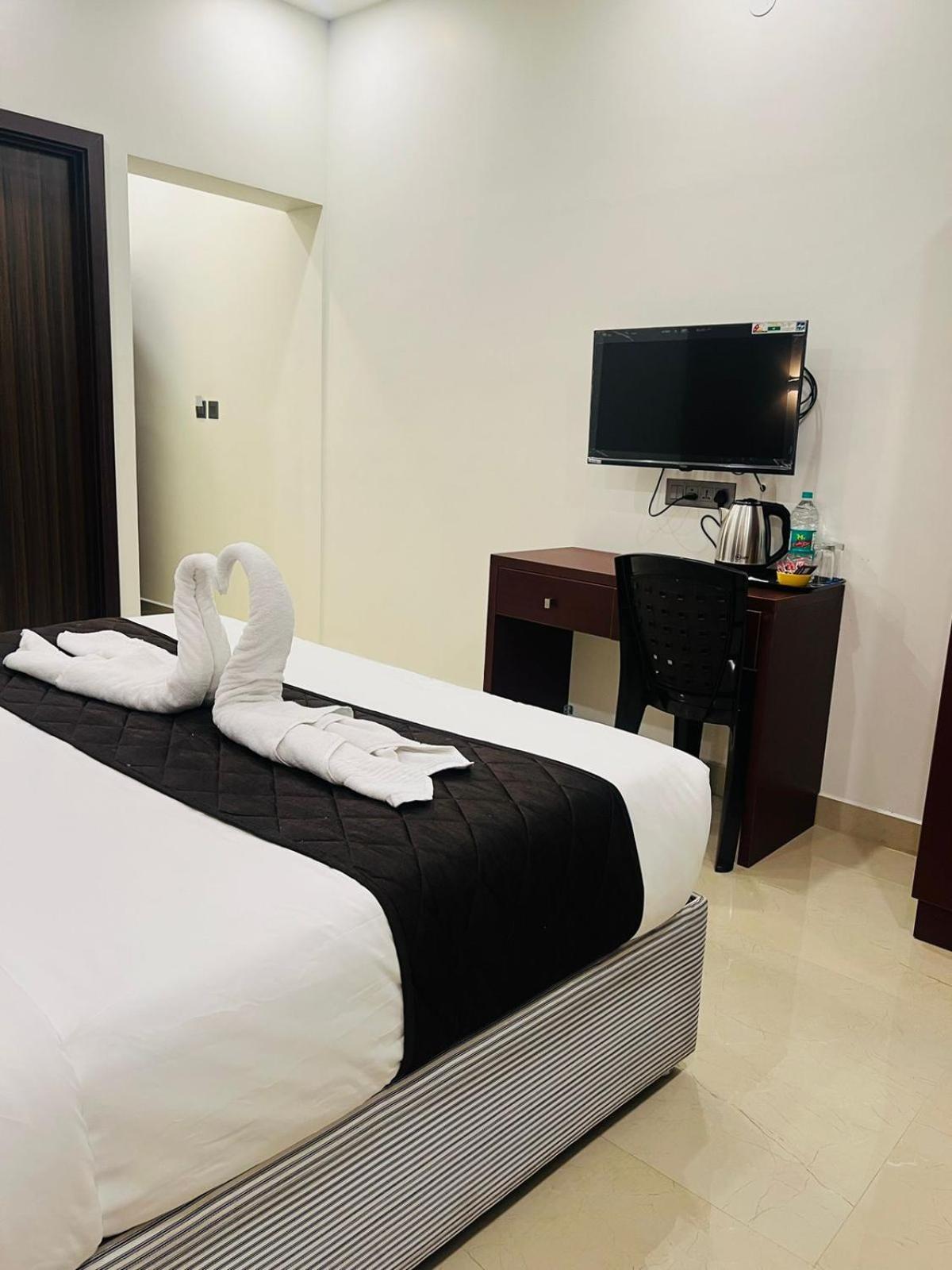 The Lotaz Hotel Kochi エクステリア 写真