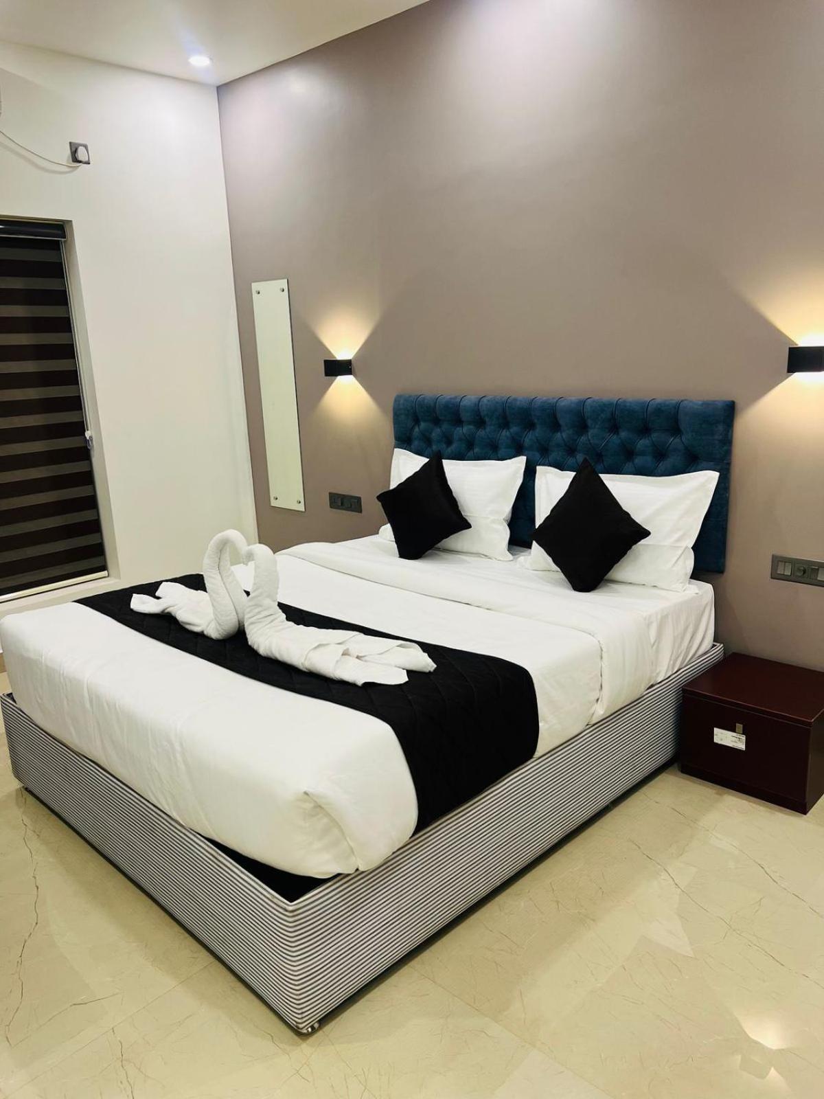 The Lotaz Hotel Kochi エクステリア 写真