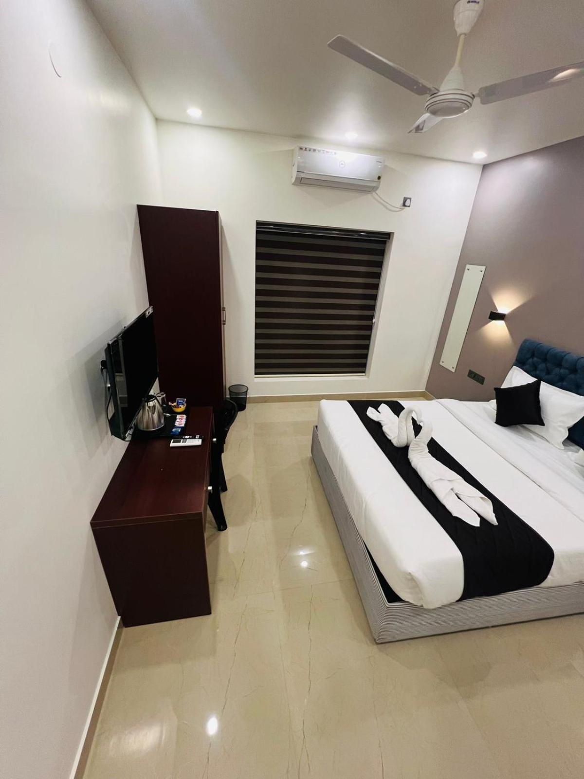 The Lotaz Hotel Kochi エクステリア 写真