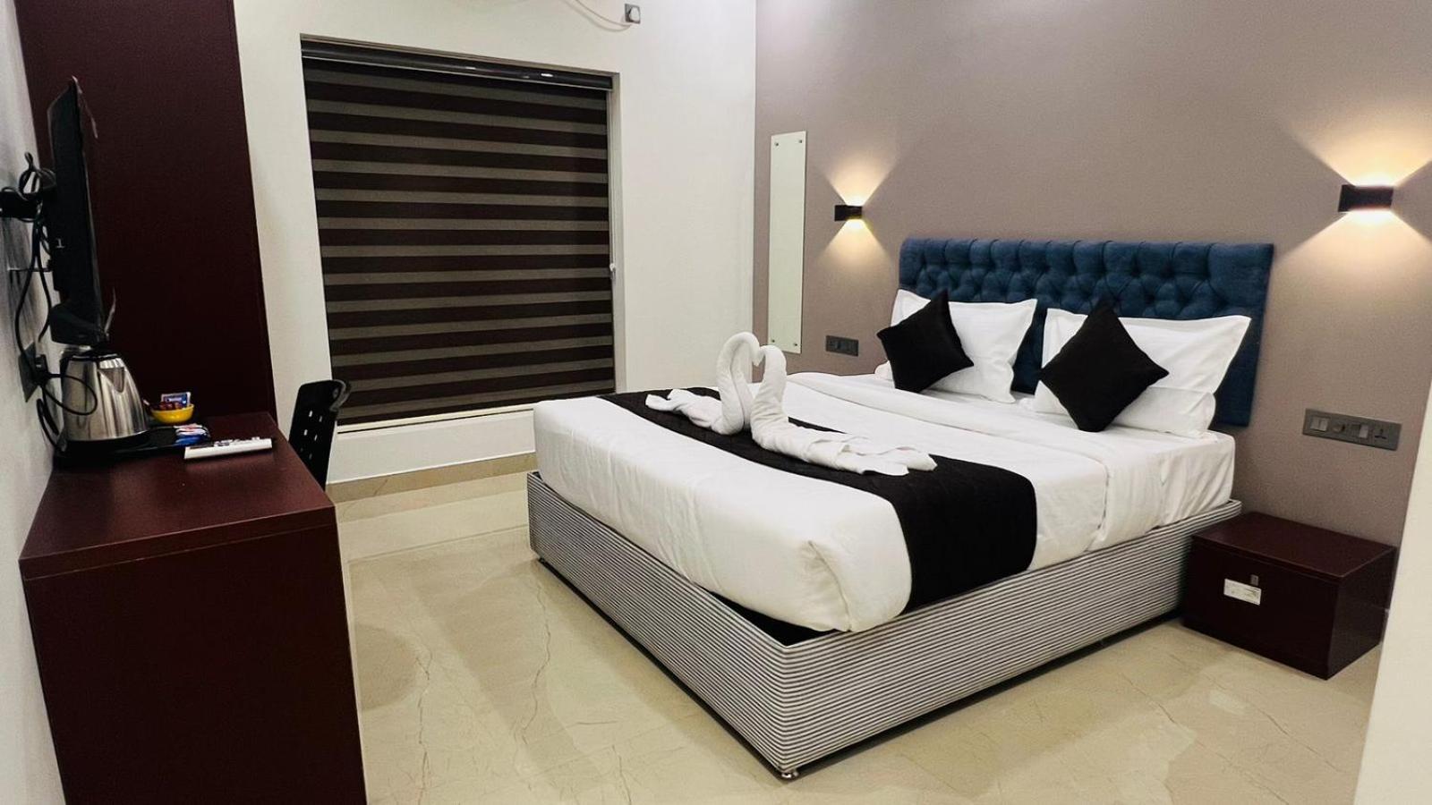 The Lotaz Hotel Kochi エクステリア 写真