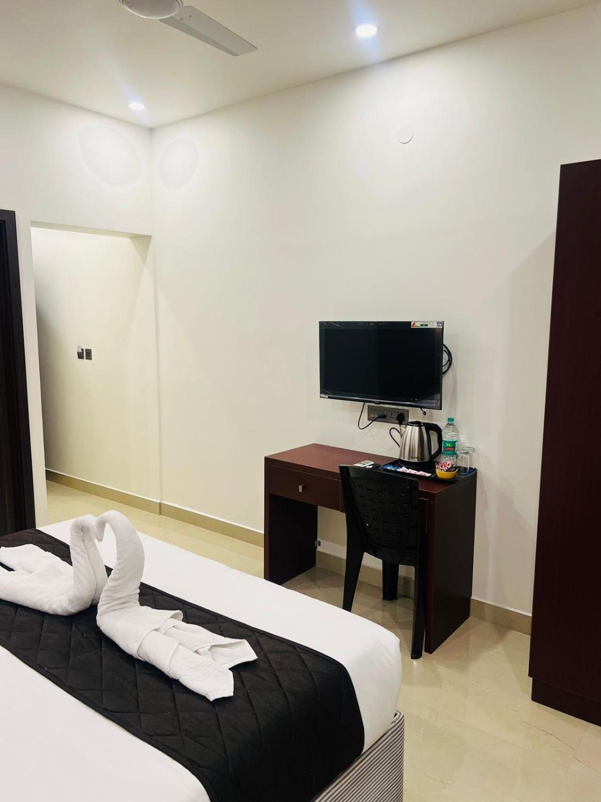 The Lotaz Hotel Kochi エクステリア 写真