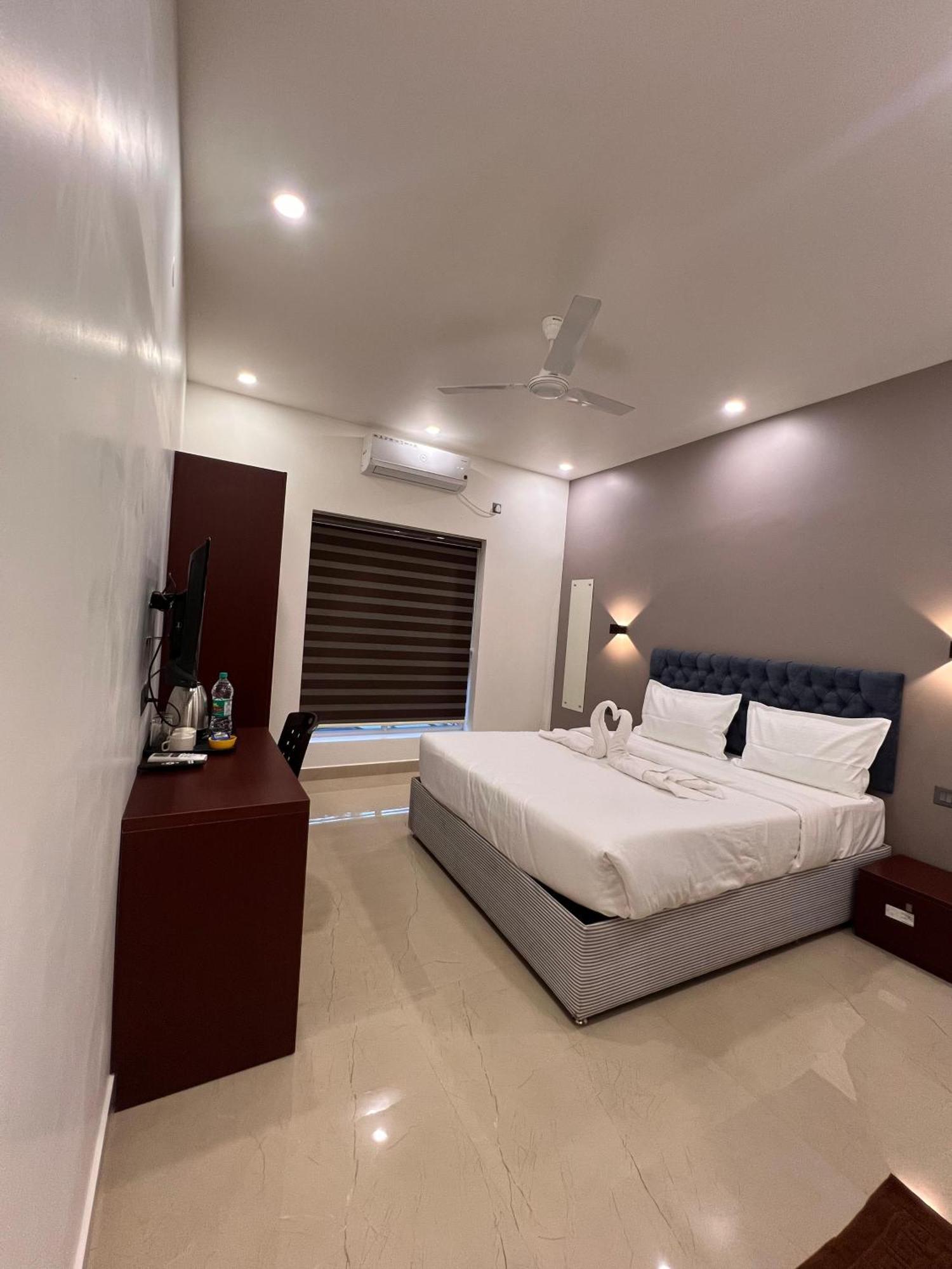 The Lotaz Hotel Kochi エクステリア 写真