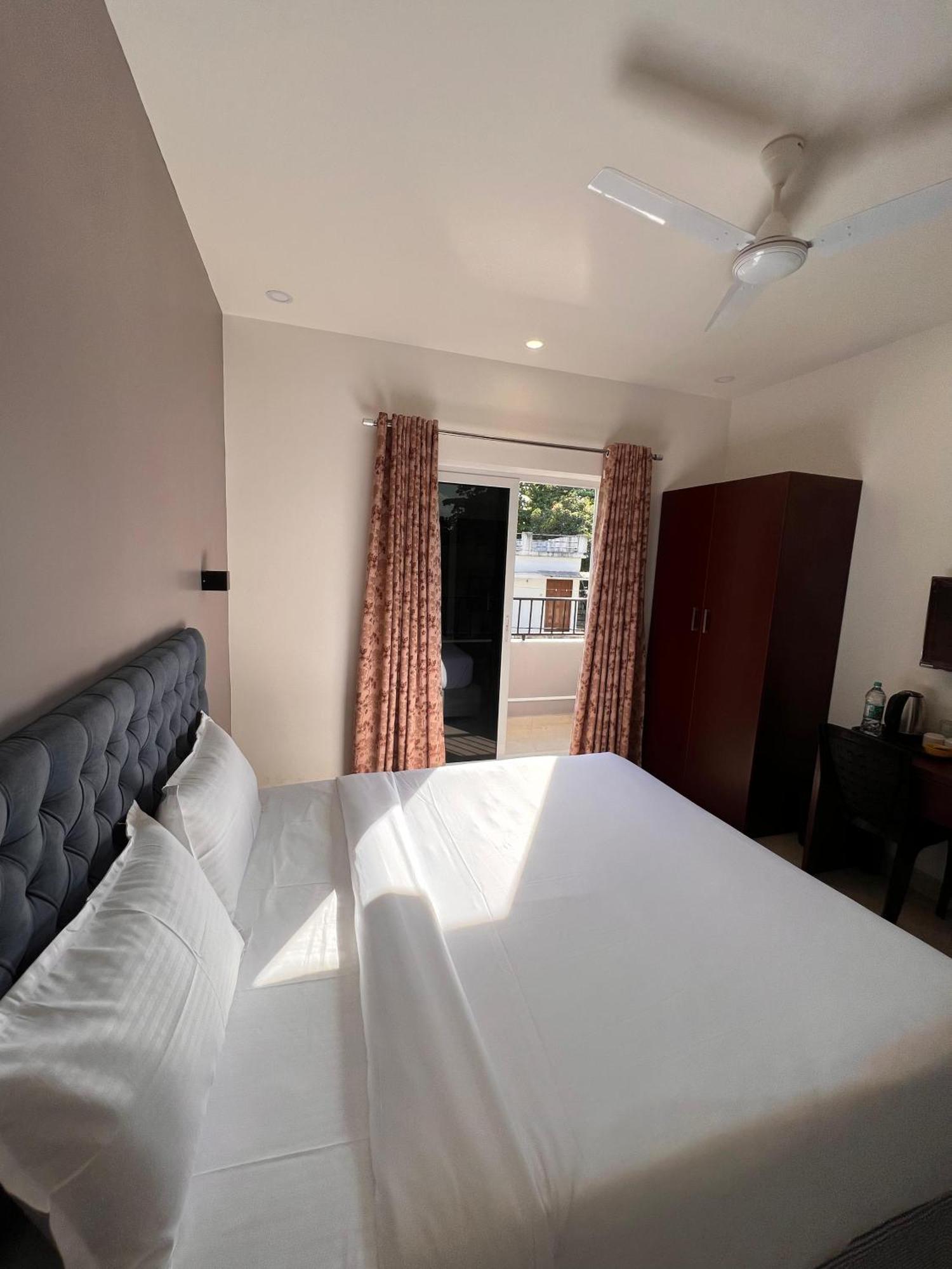 The Lotaz Hotel Kochi エクステリア 写真