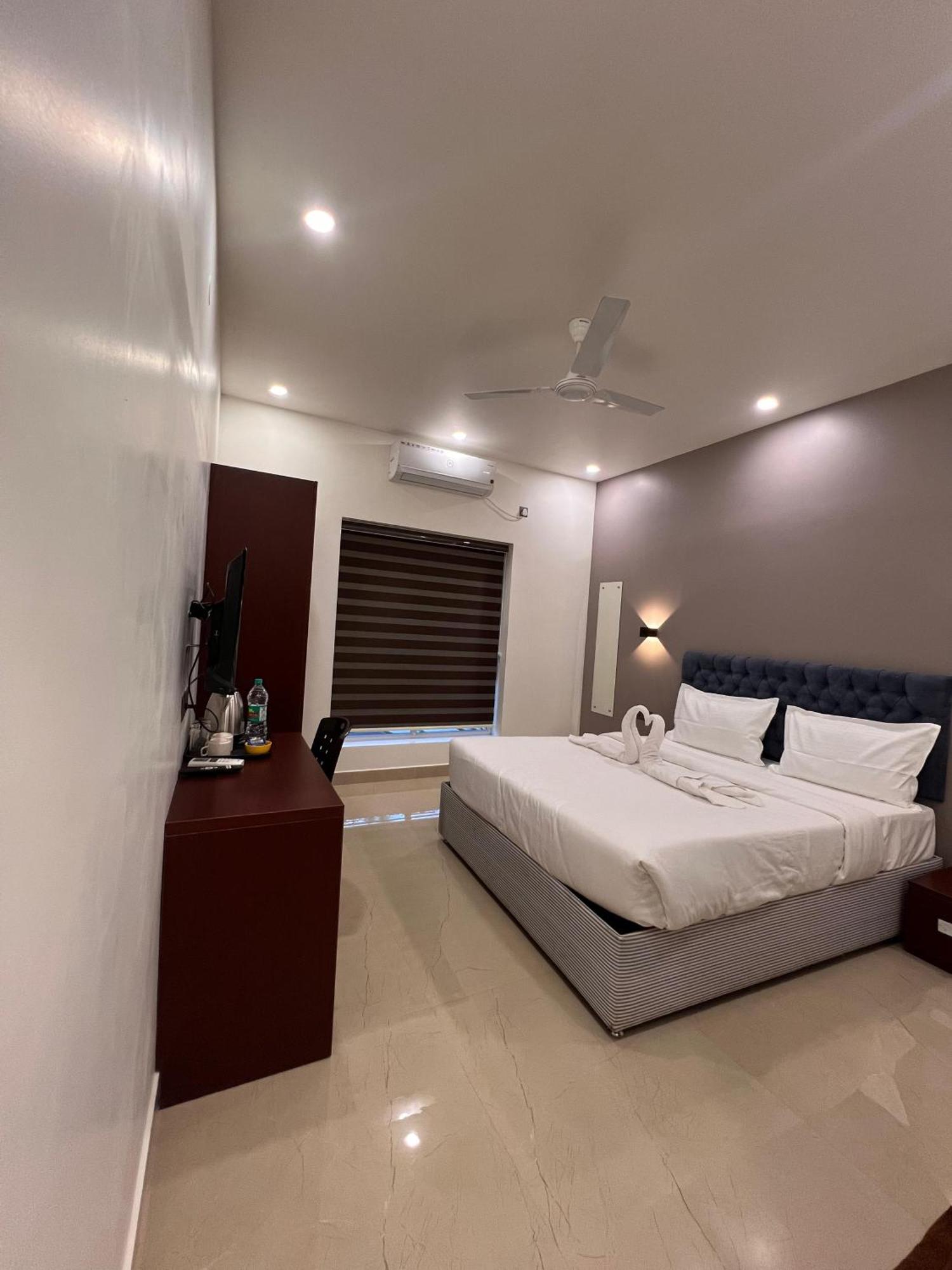 The Lotaz Hotel Kochi エクステリア 写真