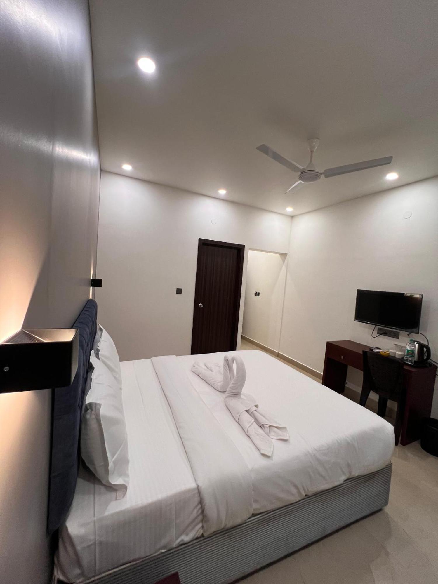 The Lotaz Hotel Kochi エクステリア 写真