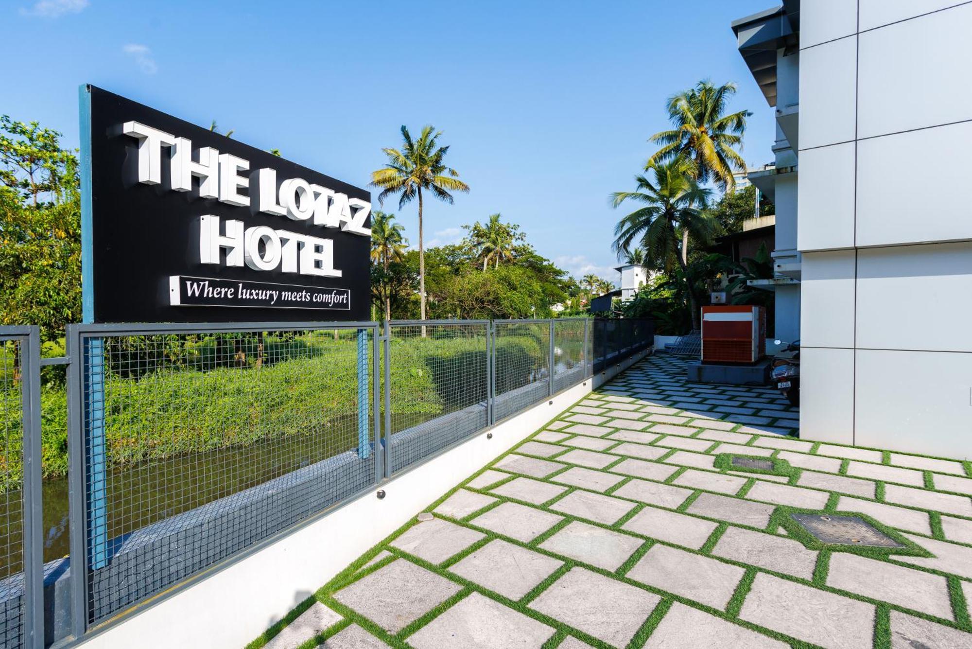 The Lotaz Hotel Kochi エクステリア 写真